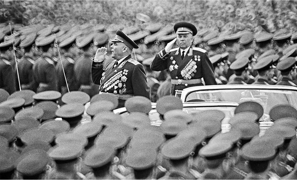 1965 год. На снимке — Маршал Советского Союза Родион Малиновский (слева) и командующий войсками Московского военного округа Афанасий Белобородов 1965 год. На снимке — Маршал Советского Союза Родион Малиновский (слева) и командующий войсками Московского военного округа Афанасий Белобородов
