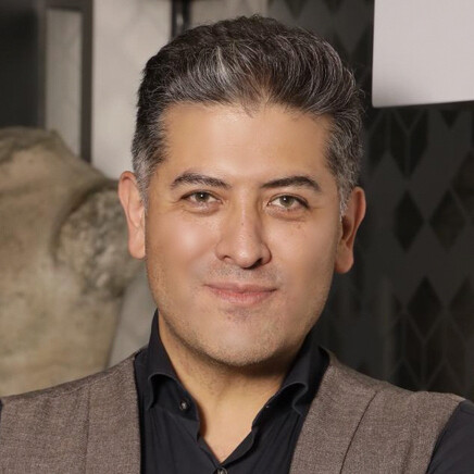 <strong>Dr. Alfredo Hoyos MD</strong><p>пластический хирург, автор техники липоскульптуры высокого разрешения и объёмной липопластики, член SCCP, IPRAS, ASAPS, ISAPS, ASPS, IFATS <strong>Dr. Alfredo Hoyos MD</strong><p>пластический хирург, автор техники липоскульптуры высокого разрешения и объёмной липопластики, член SCCP, IPRAS, ASAPS, ISAPS, ASPS, IFATS