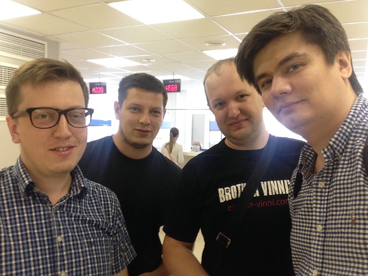 <p>Регистрация ООО «Геткурс». Слева направо: Матвей Калачев, Тимур Каримбаев, Дмитрий Останин, Марат Нигаметзянов	</p>