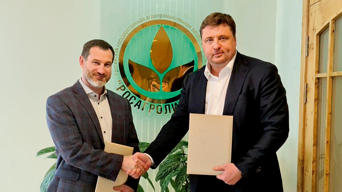 <p><br></p><p>Сергей Серебряков, директор Петербургского тракторного завода, и Павел Косов, генеральный директор АО «Росагролизинг».</p>
<p><br></p><p>Сергей Серебряков, директор Петербургского тракторного завода, и Павел Косов, генеральный директор АО «Росагролизинг».</p>