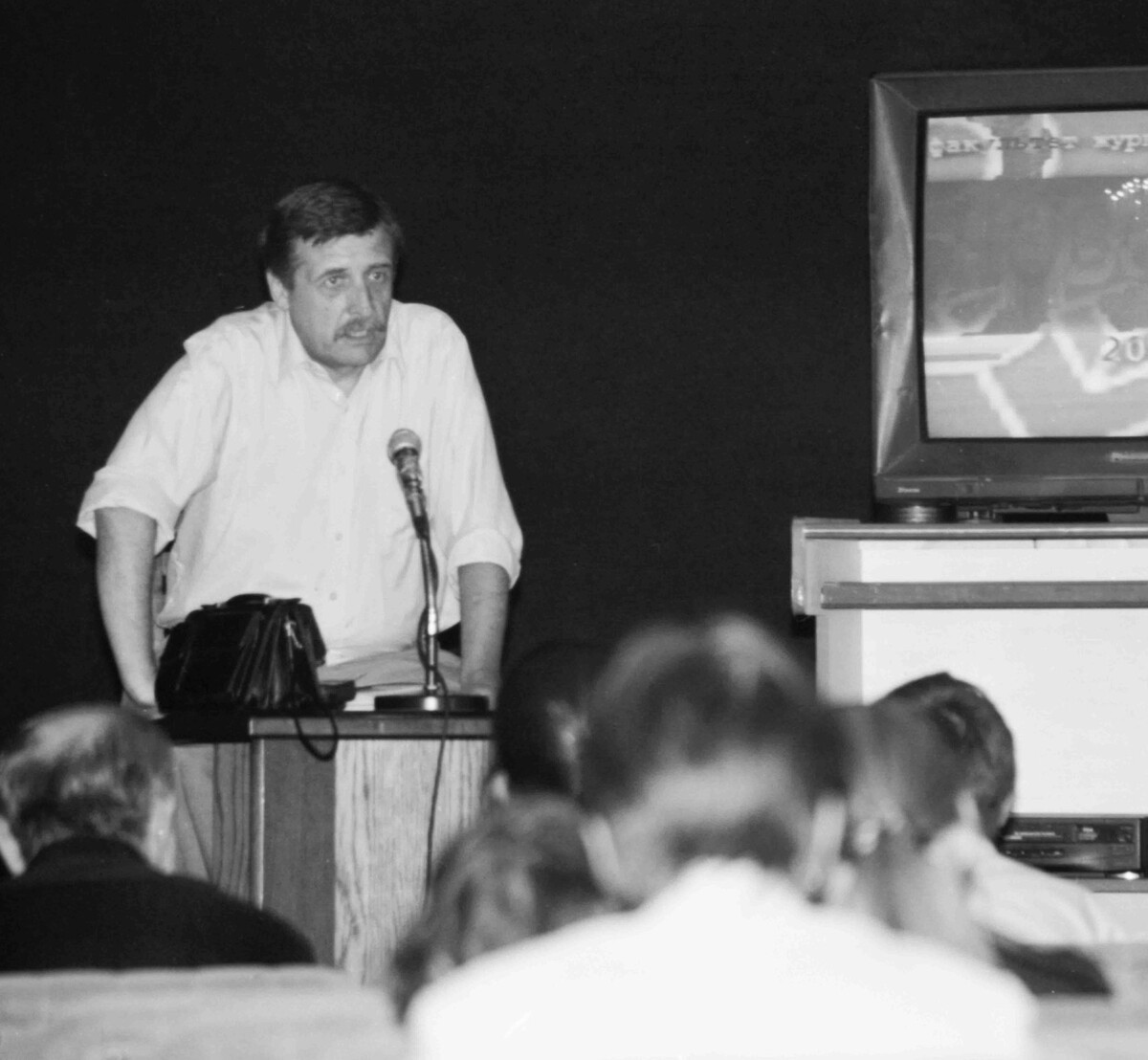 <p>Владимир Мезенцев в ЦДЖ</p> <p>Владимир Мезенцев в ЦДЖ</p>