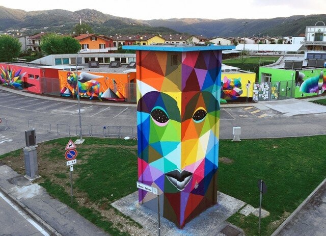 На иллюстрациях работы Okuda San Miguel и Antonyo Marest в в итальянском городке Acugnano На иллюстрациях работы Okuda San Miguel и Antonyo Marest в в итальянском городке Acugnano