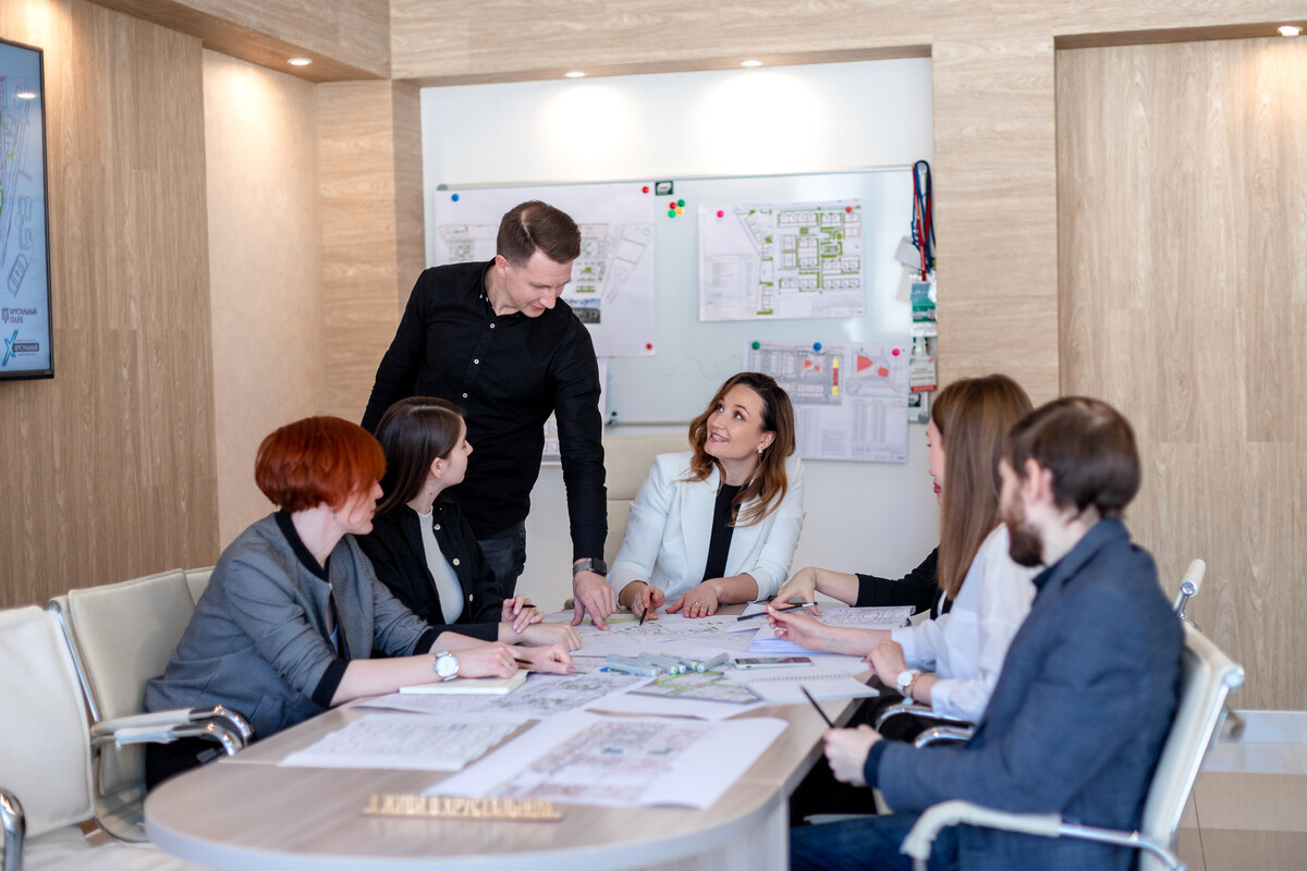 <p>Команда девелоперской группы Хрустальный</p>