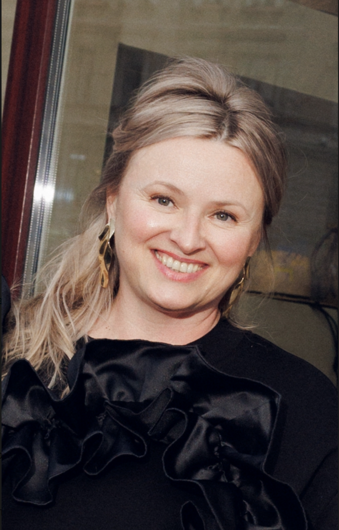 				<p><b>Виктория Бредихина<br></b></p><p><b></b></p><p>(лицензия № Т027-01367-78/04553566)</p><b></b>	