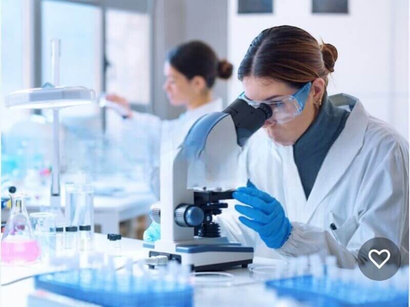 <p>
		JEUDERM è un trattamento estetico avanzato e medico professionale per la cura della pelle basato su biotecnologie innovative e avanzate provenienti dalla Corea.  Tutte le formule dei prodotti per la cura della pelle JeuDerm sono sviluppate e testate da un gruppo di scienziati biochimici, cosmetologi e dermatologi, che formano un unico team di sviluppo.  JeuDerm utilizza solo prodotti chimici GREEN. Non contiene parabeni, oli minerali, solfati, etanolo, coloranti artificiali, aromi sintetici.	</p>