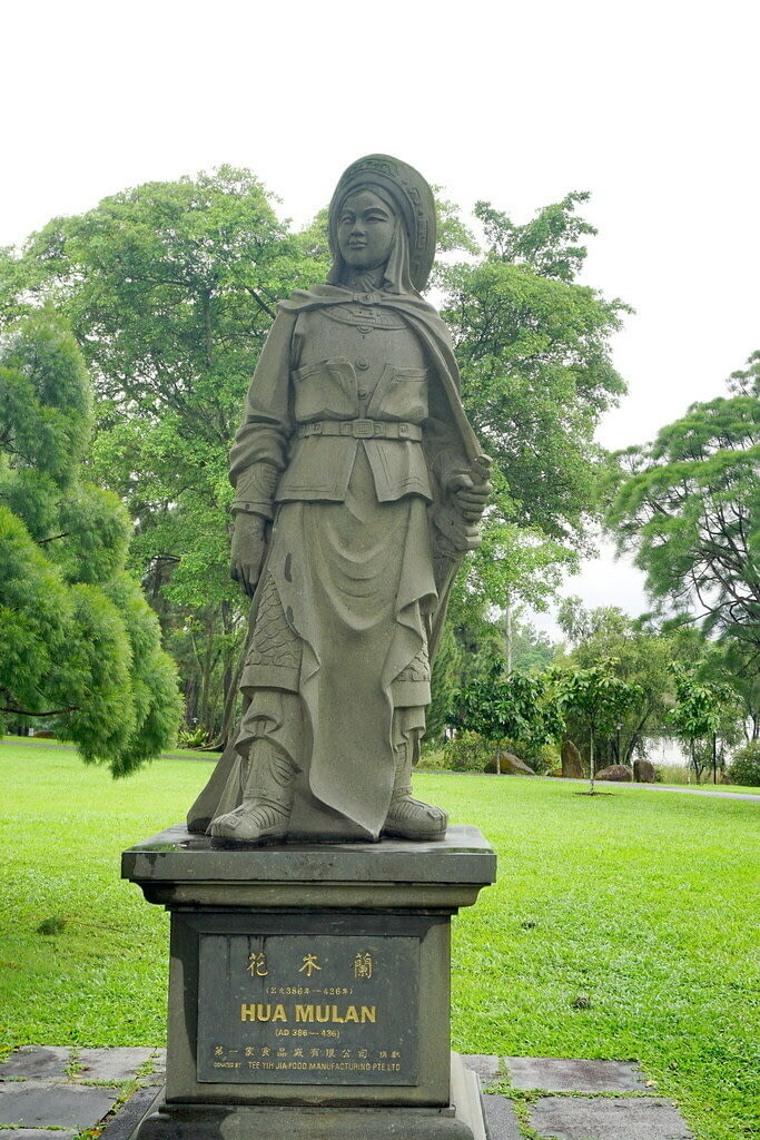 <p>Статуя Хуа Мулань в Сингапуре</p>