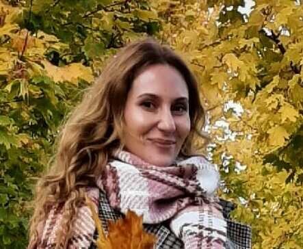 
		
																<p><b><strong>Елена Плёсова</strong></b></p><b>	</b>									