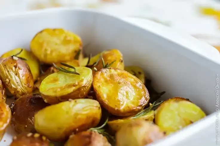 Картофель с розмарином
